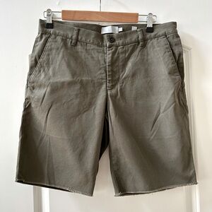 Vince women’s cotton chino shorts. 9” inseam. Classic olive color. Frayed edge.